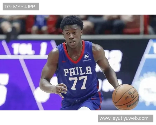 埃奇库姆费城主场首秀表现惊艳球迷热烈掌声致敬 埃奇库姆费城主场首秀表现惊艳球迷热烈掌声致敬