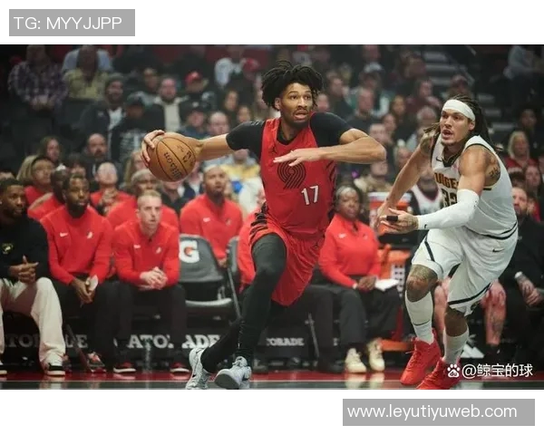 格兰特上半场表现出色9投4中斩获15分3篮板三分球命中率高达50