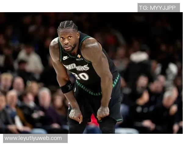 兰德尔表现出色11投7中斩获21分8助攻三分球命中率高达50