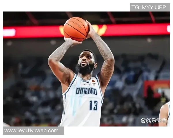 兰德尔表现平平首节手感冰凉全场贡献21分5篮板3助攻3抢断